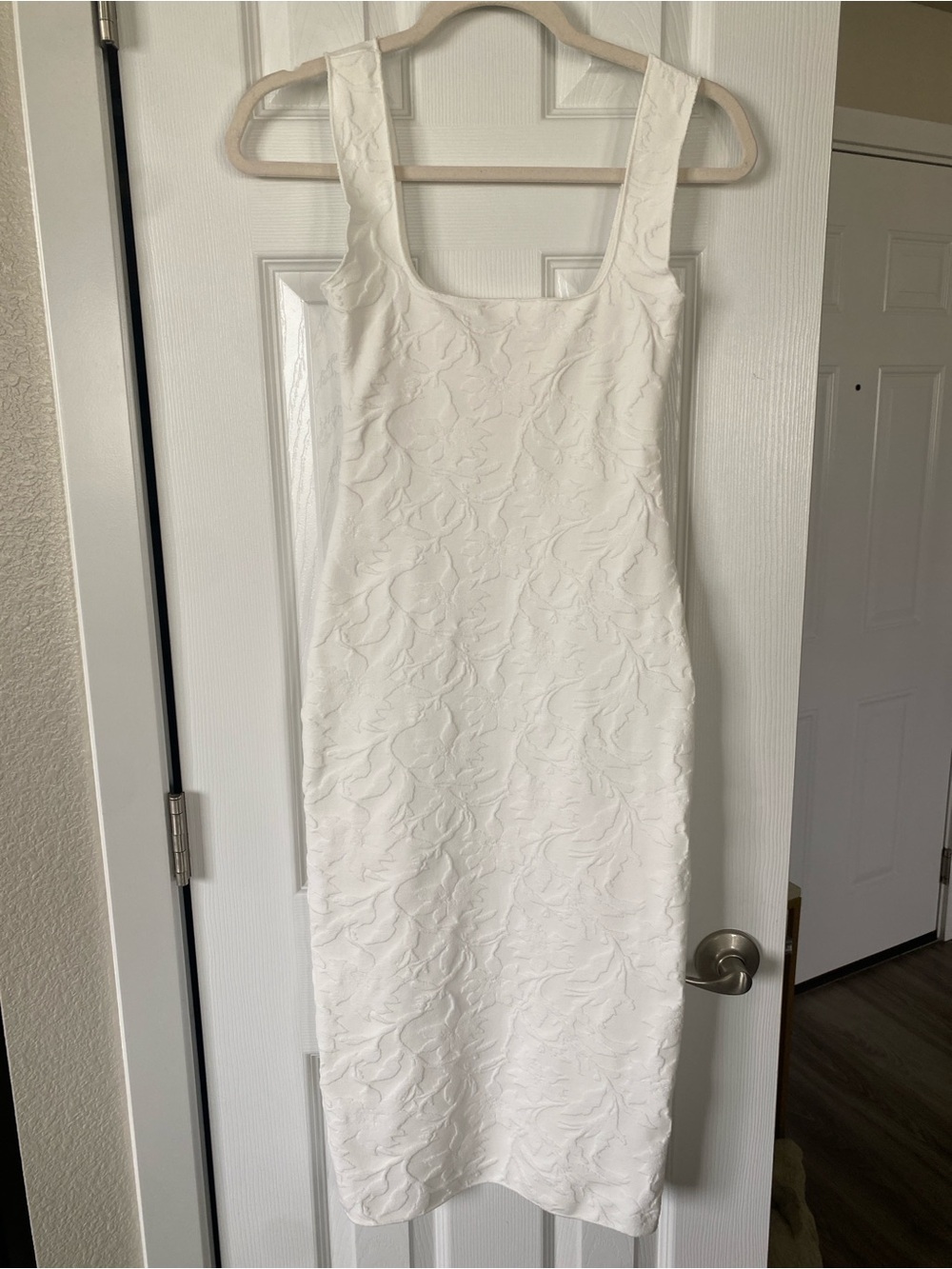 ZARA Stunning White Textured Floral  Sleeveless Midi Dress Sz Small Like NEW!